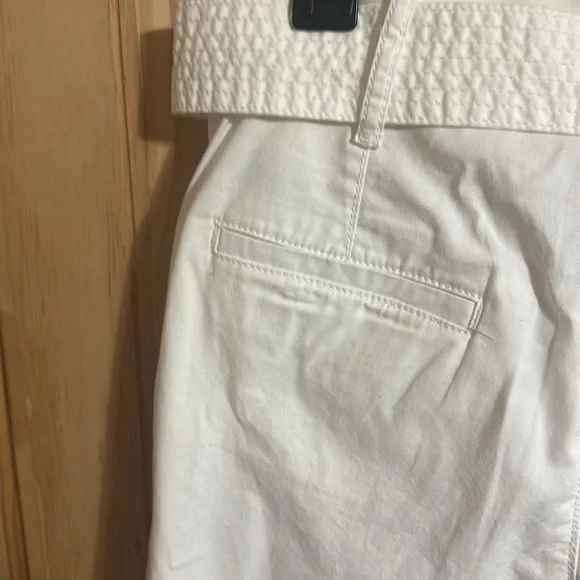 NWT Gloria Vanderbilt Vacation Pleated White Cuffed Belted Shorts - Picture 5 of 6